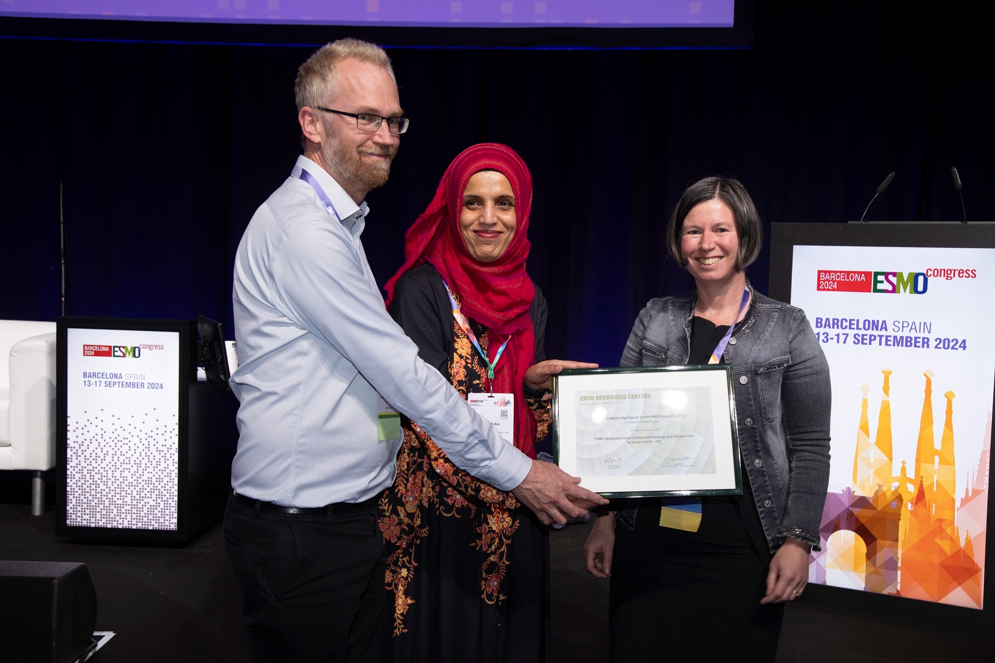 Dr Joe Sacco and Dr Noor Tariq receiving a plaque from an ESMOP representative